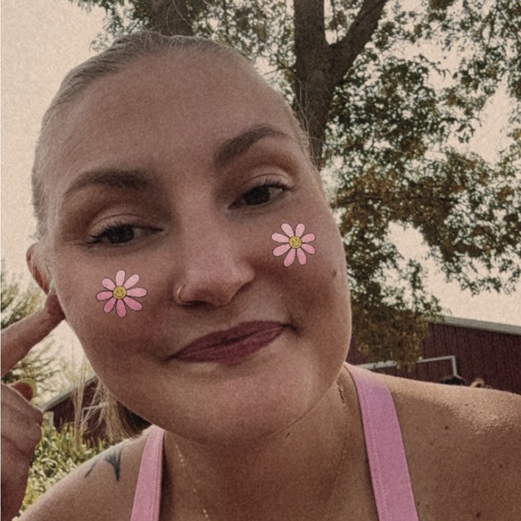 Meet your Posher, Mary - Picture 1 of 4